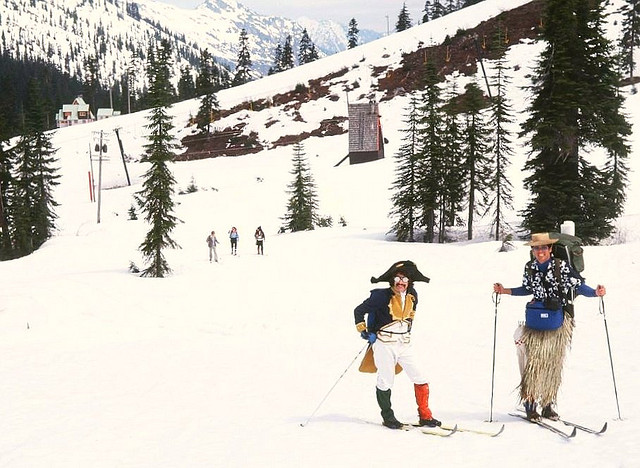 tenues de ski insolites : napoléon et vendredi