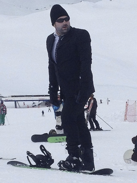 tenues de ski insolites : business suit 