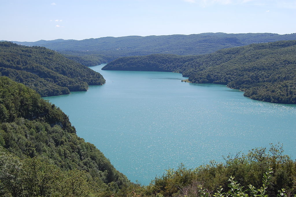 Lac de montagne : Lac de Vouglans